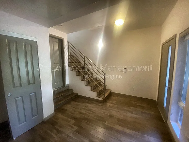 2200 Tremont Pl #6 — Photo 5
