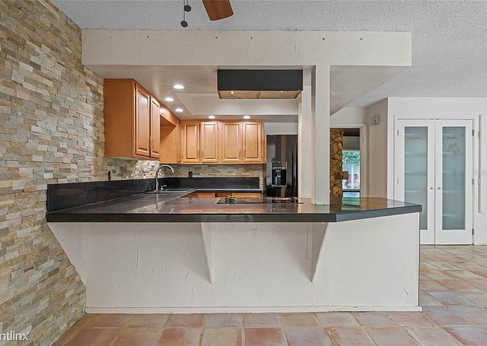 1st image of 117R Primrose Dr