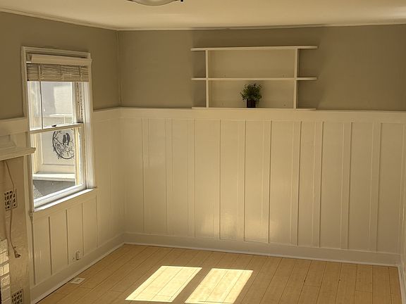 3rd image of 111 8th St APT B