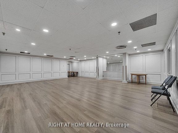 3rd image of 260 Seneca Hill Dr #1415