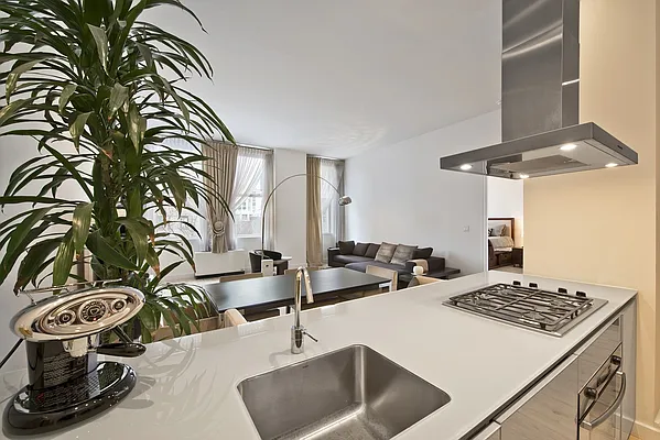 Sold by Nest Seekers International | media 17