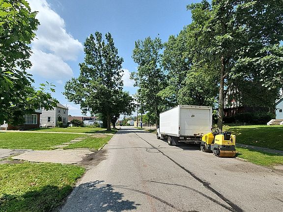 5th image of 16608 Stockbridge Ave
