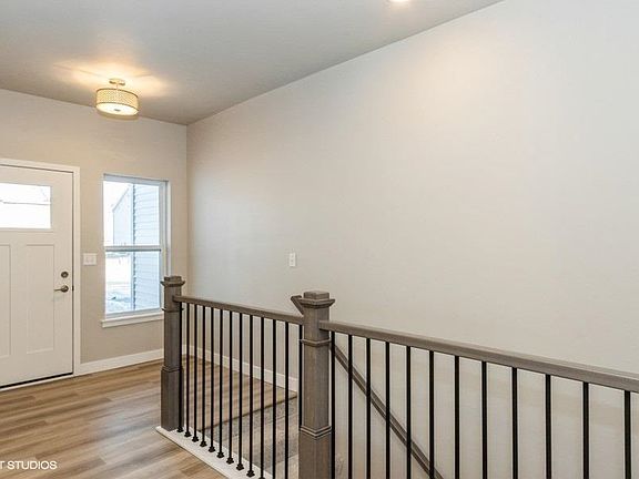 4th image of 798 Clark Ave