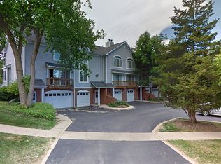 833 W Saint Johns Pl, Palatine, IL 60067