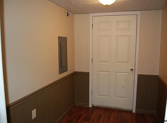 3rd image of 1090 N Browns Dam Dr
