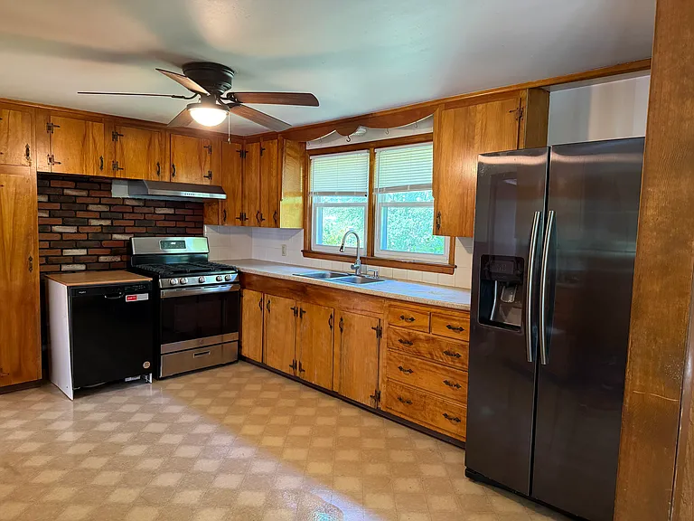 374 Elm St — Photo 8