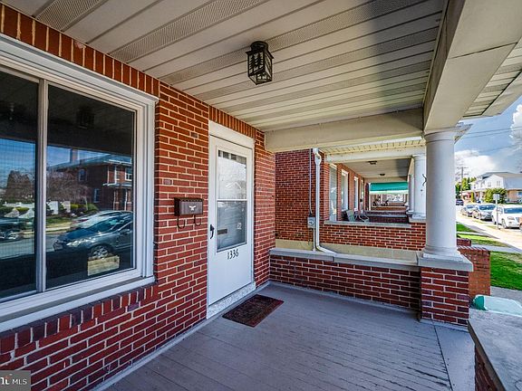 3rd image of 1336 Fern Ave