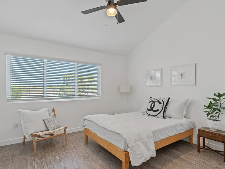 Earll 6 Townhomes — Photo 12