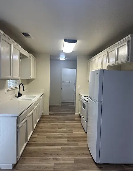 1420 N Denair Ave — Photo 3