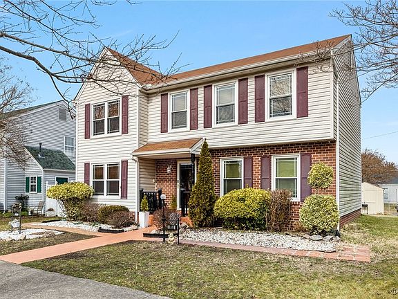 3rd image of 804 Admiral Gravely Blvd