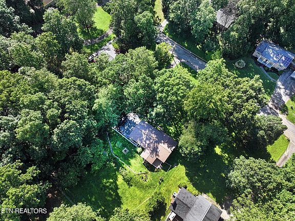 5th image of 8048 Camberley Dr