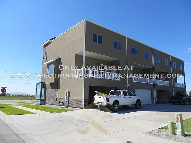 1062 W 700 S — Photo 24