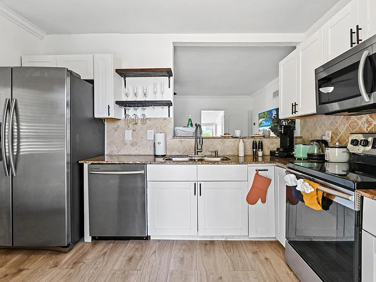 1032 W Jennings St — Photo 9