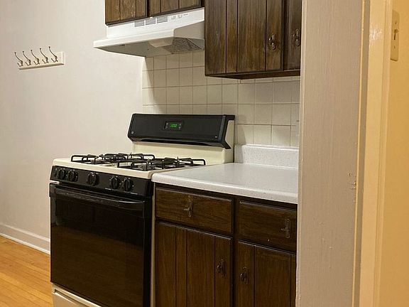 2nd image of 2323 W Chase Ave #1