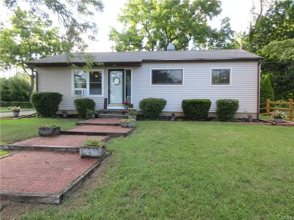 3701 N Saucon Ave, Center Valley, PA 18034