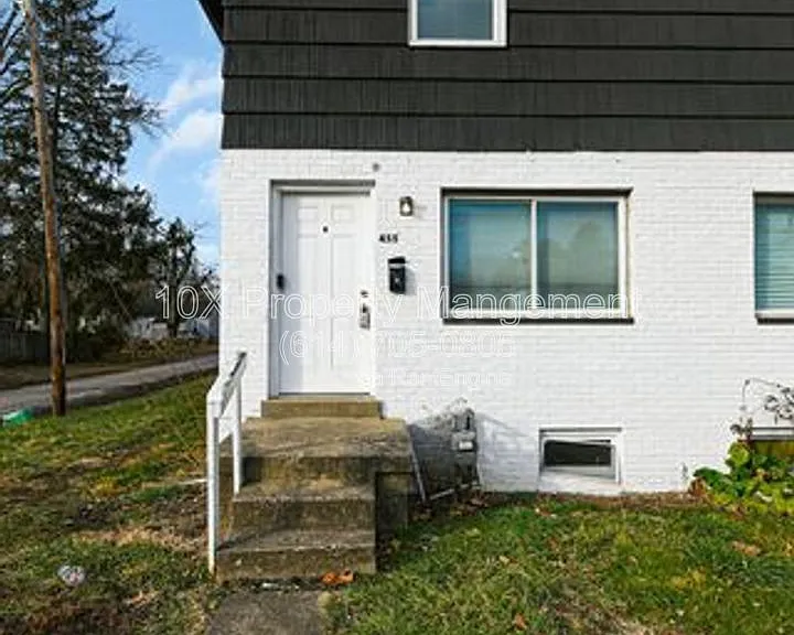 455 S Napoleon Ave — Photo 2