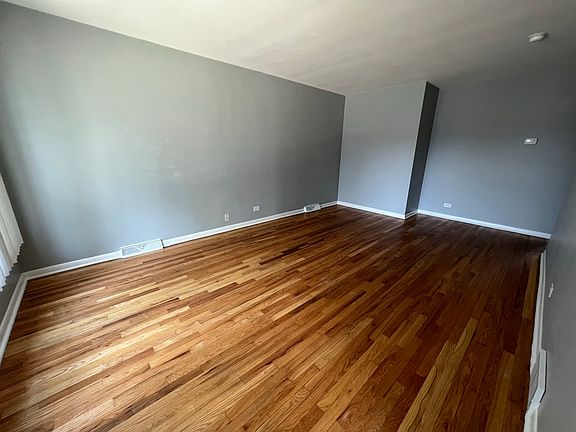 3rd image of 619 Greenbay Ave