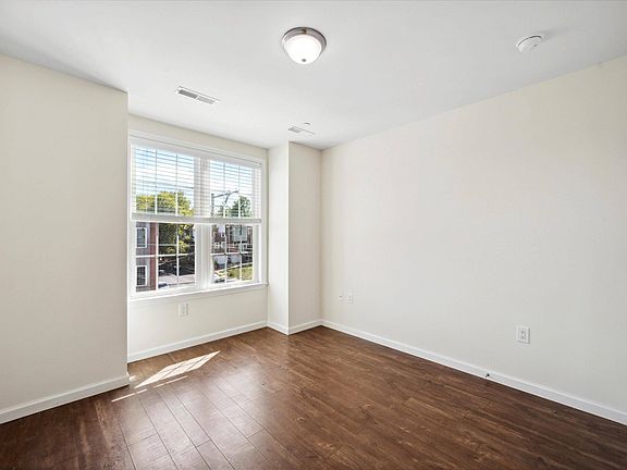 2nd image of 4621 Sansom St #3