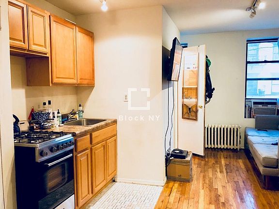 3rd image of 438 E 9th St APT 4