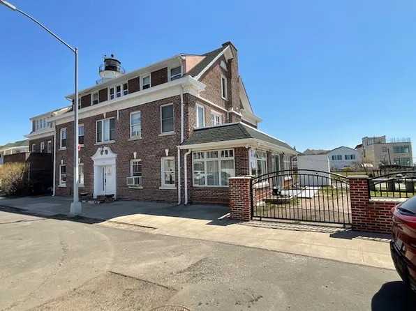 4733 Beach 47th Street image 7 of 10