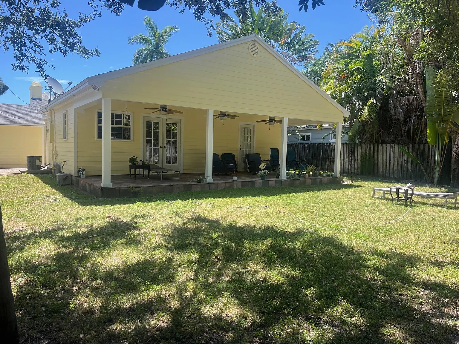 3 bed, 2.0 bath, 1679 sqft, $5,200 — Photo 2