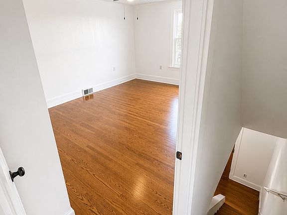 5th image of 321 Meadow Ave
