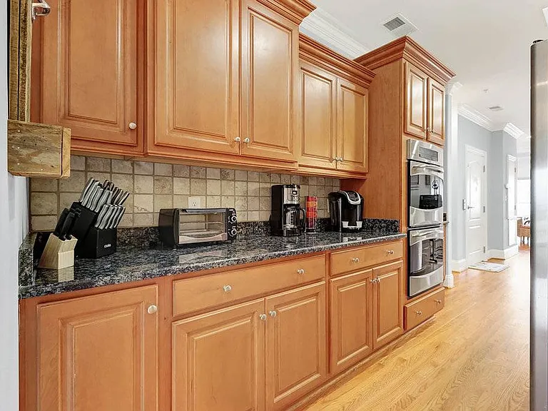 305 S Lake Park Blvd #106 — Photo 11
