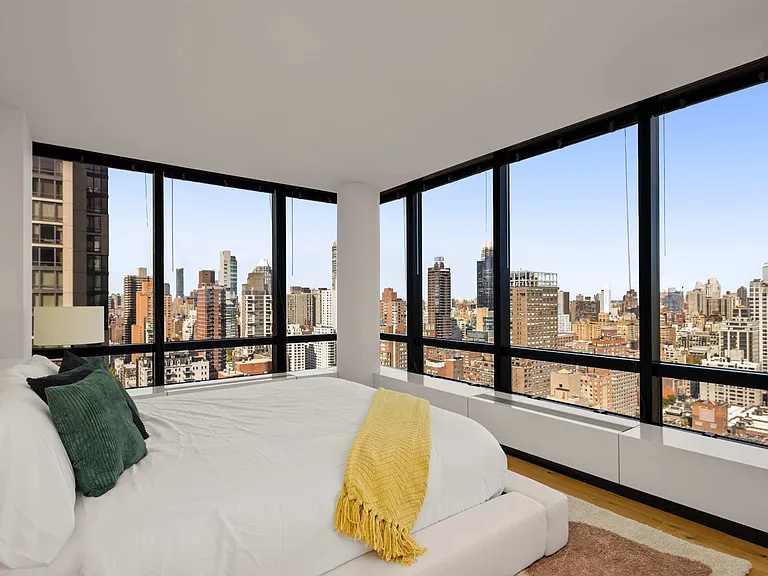 420 E 61st St #33B — Photo 2