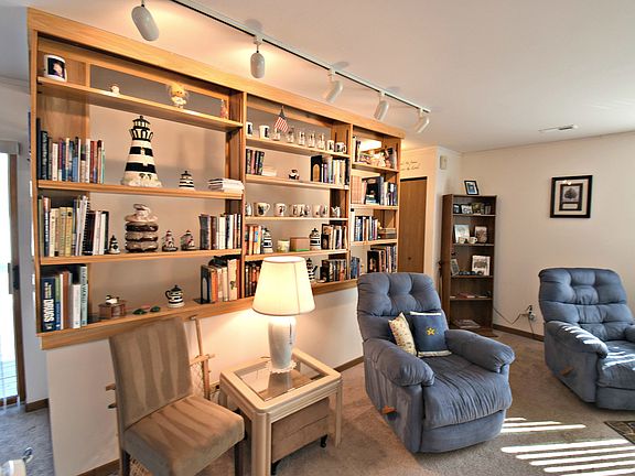 3rd image of 1071 Greenwood Cir #3A