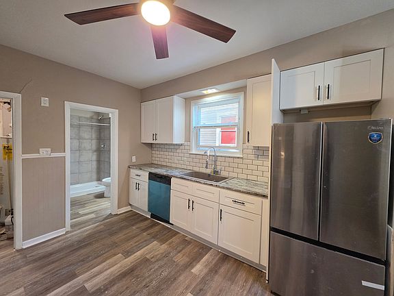 3rd image of 132 Lafayette Ave