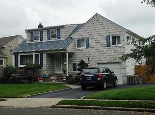 2 Ailee Rd, Massapequa, NY 11758