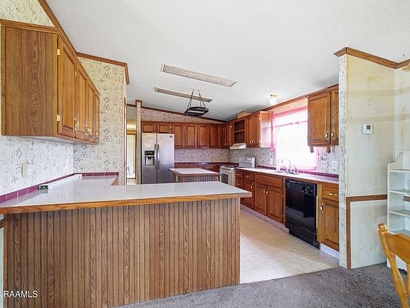 3rd image of 215 Guillot Rd