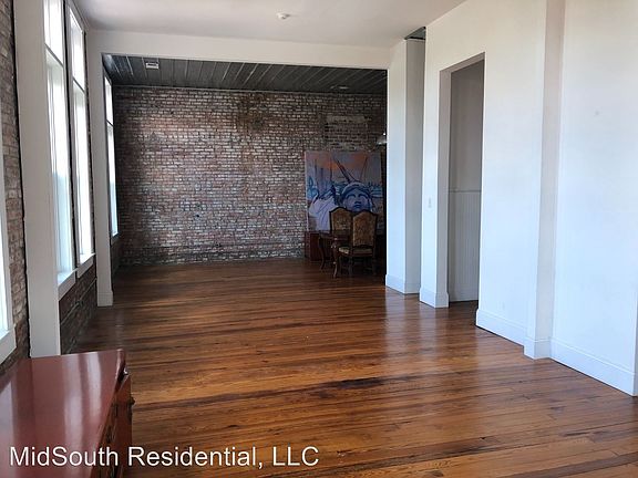 2nd image of 109B W Pleasant Ave