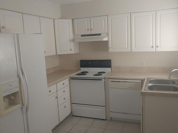 3rd image of 408 Shadow Lawn Ct