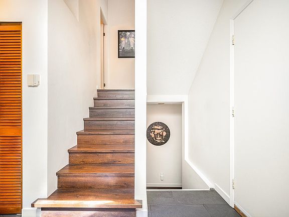 4th image of 1048 Tobermory Way