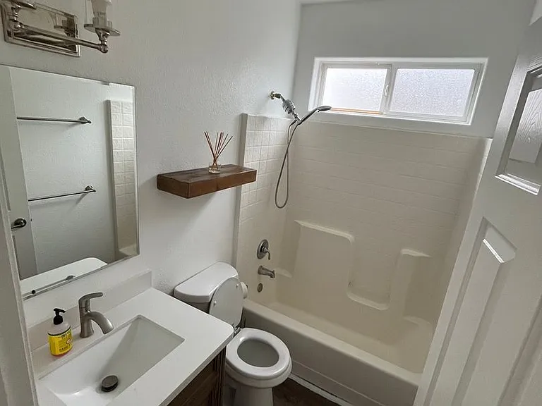 1379 Elges Ave — Photo 11