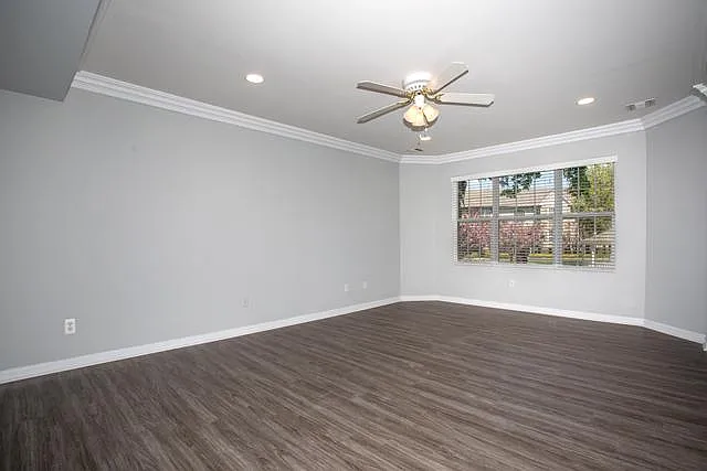 Fairfield Courtyard at Farmingdale — Photo 4
