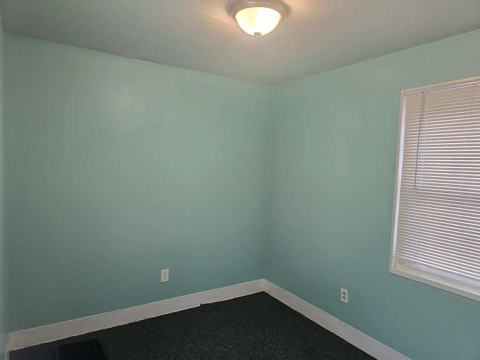 15205 Maplewood Avenue - 1 — Photo 2