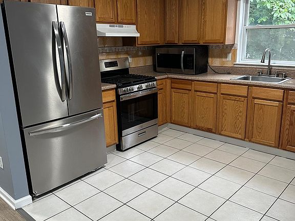 3rd image of 328 S 19th St Floor 1