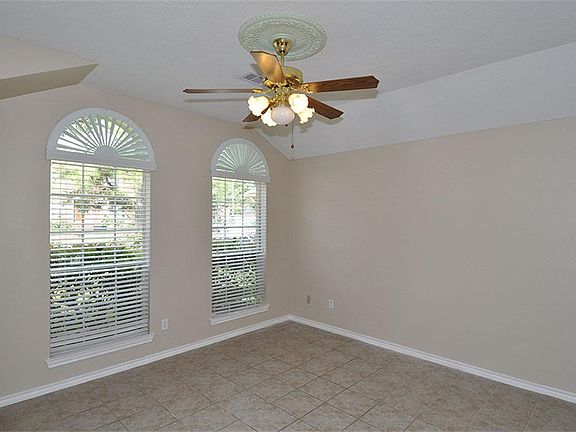 5th image of 2735 Blue Jay Cir