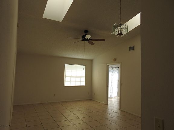 4th image of 1724 Ardmore St NE