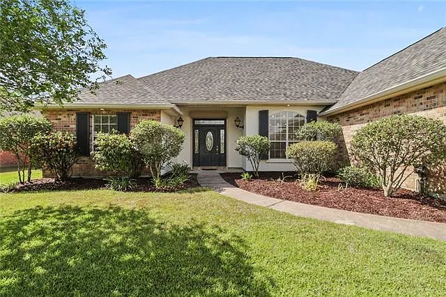 212 Oak Point Dr — Photo 3