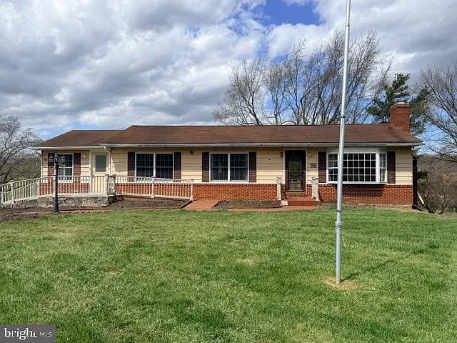3 bed, 1392 sqft, $2,350 — Photo 1