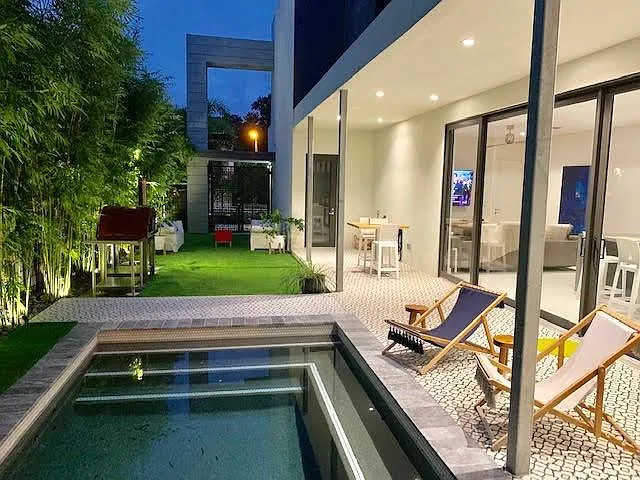617 SW 10th St — Photo 1