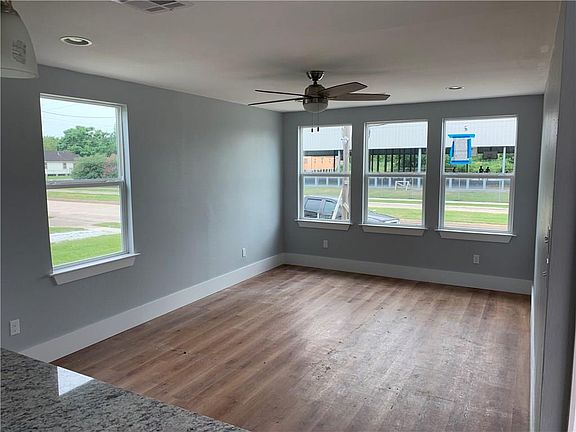 2nd image of 2529 Caffin St