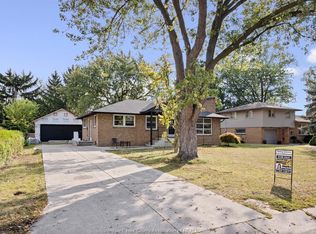 4360 Mount Royal Dr, Windsor, ON N9G 2C4