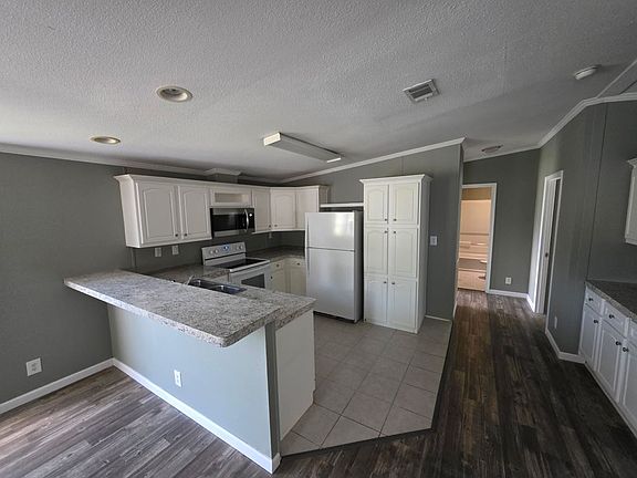 3rd image of 20 Glen Cove Ct #46