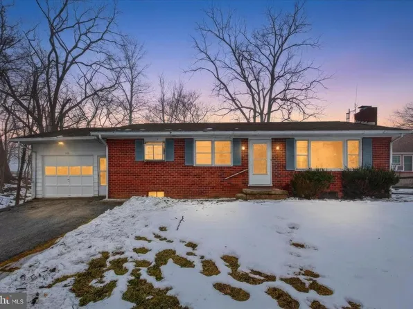 108 S Hickory Ln, New Oxford, PA 17350