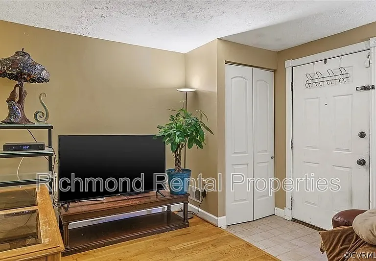 4968 Finnegan Ct — Photo 5