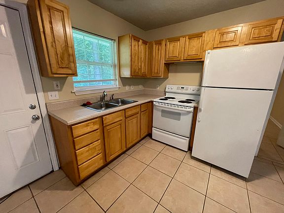 3rd image of 5835 Santa Monica St #5835